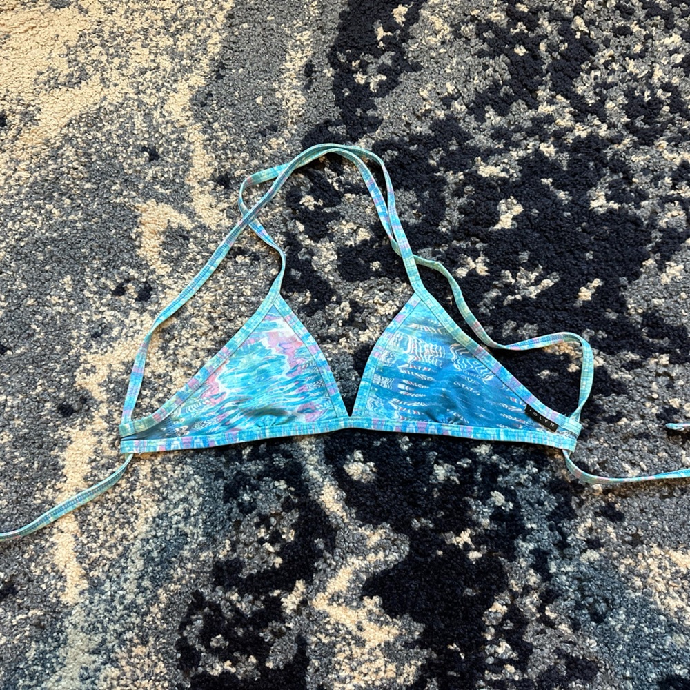 Jolyn triangle top